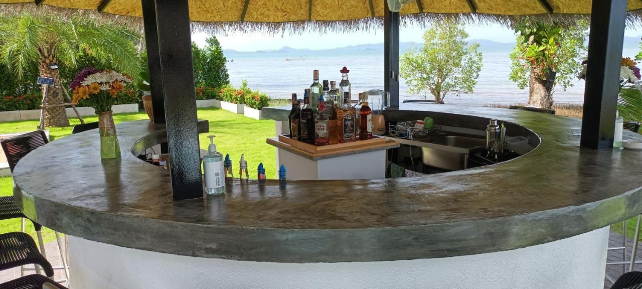 Beachfront Pool Villa And Apartment チャン島 エクステリア 写真